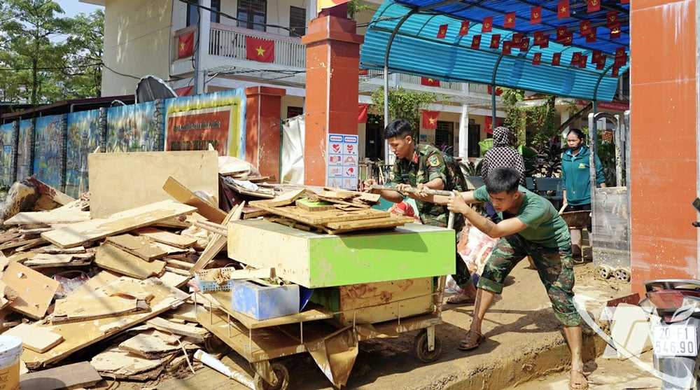 រួមដៃគ្នាជំនះផលវិបាកនៃទឹកជំនន់។