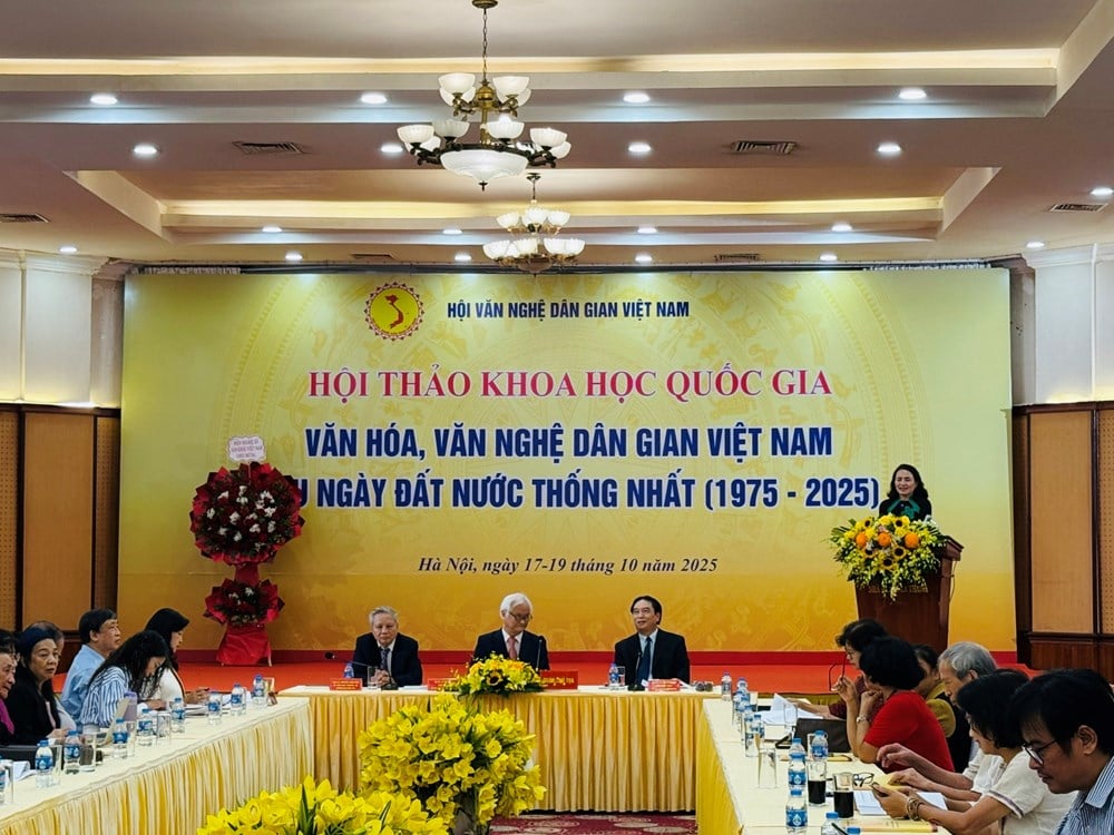 ថែរក្សាសិល្បៈប្រជាប្រិយវៀតណាមក្រោយ ៥០ឆ្នាំនៃការបង្រួបបង្រួមជាតិ - រូបថត ១
