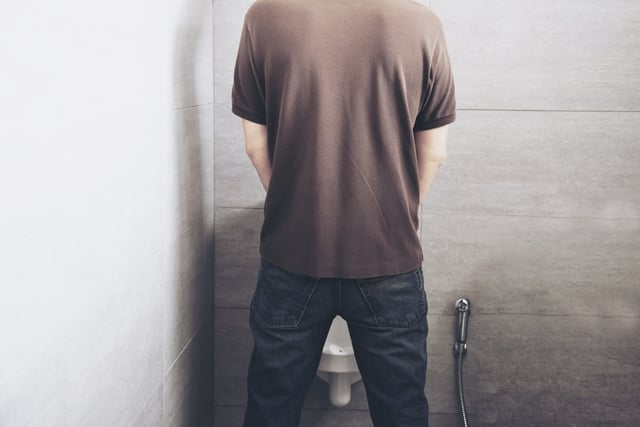 Đi tiểu bao nhiêu lần mỗi ngày là khỏe mạnh? - Ảnh 1.