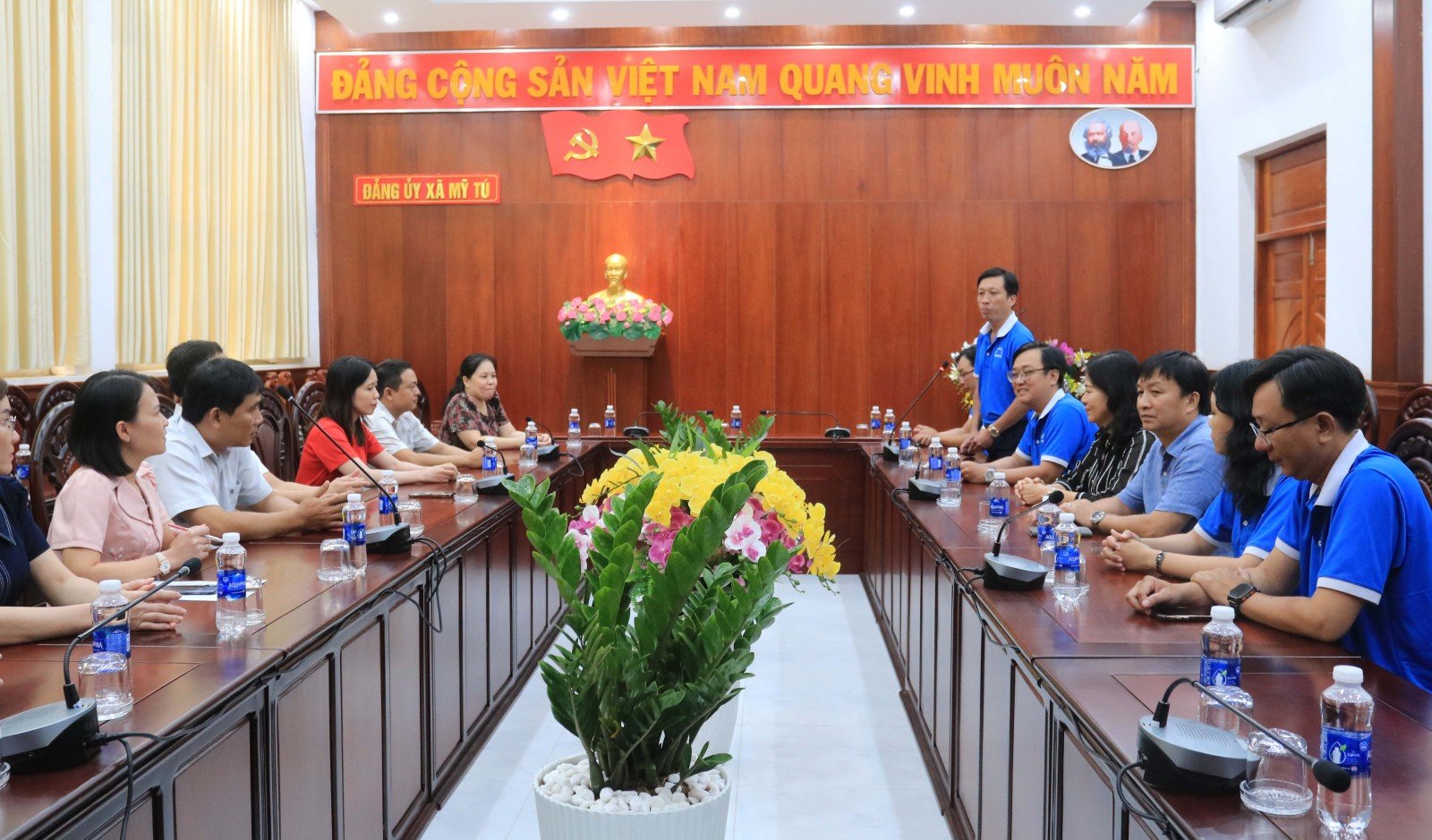 Giao lưu học tập kinh nghiệm giữa 2 Văn phòng Đảng ủy