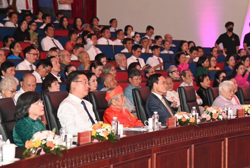 ទីក្រុងហូជីមិញសង្ខេប 50 ឆ្នាំនៃអក្សរសិល្ប៍និងសិល្បៈ -0