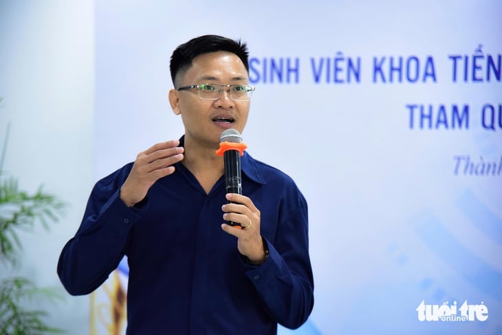 Mahasiswa Universitas Pendidikan Kota Ho Chi Minh belajar tentang proses jurnalisme di Surat Kabar Tuoi Tre - Foto 7. Tuổi Trẻ - Ảnh 7.
