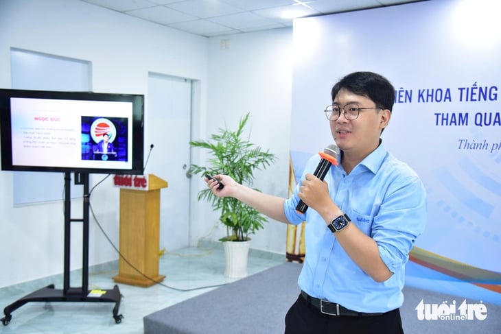Mahasiswa Universitas Pendidikan Kota Ho Chi Minh belajar tentang proses jurnalisme di Surat Kabar Tuoi Tre - Foto 8. Sinh viên Trường ĐH Sư phạm TP.HCM tìm hiểu quy trình làm báo tại báo Tuổi Trẻ - Ảnh 8.