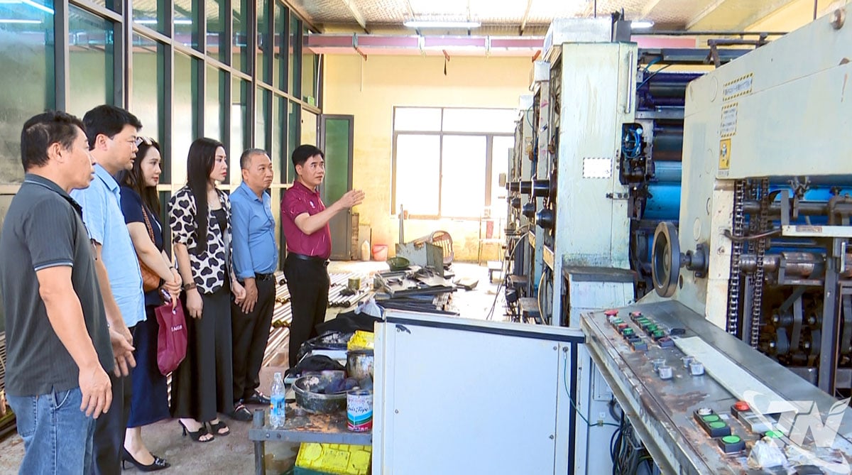 ប្រព័ន្ធបោះពុម្ព ៤ពណ៌ របស់រោងពុម្ព កាសែត វិទ្យុ និងទូរទស្សន៍ថៃ ង្វៀន ត្រូវខូចខាតដោយសារទឹកជំនន់ជាច្រើនថ្ងៃ។