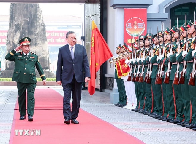 ttxvn-1810-tong-bi-thu-tong-cuc-2-tinh-bao-quoc-phong-17.jpg