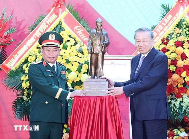 ttxvn-1810-tong-bi-thu-tong-cuc-2-tinh-bao-quoc-phong-14.jpg