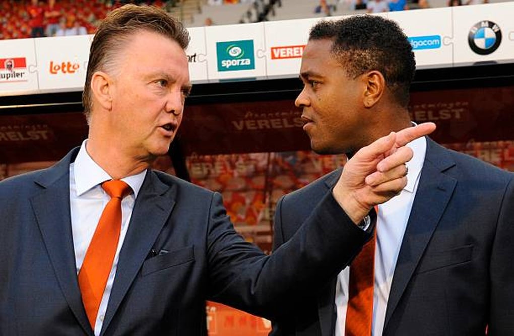 Indonesia chơi lớn mời cựu HLV nổi tiếng của Man Utd thay Kluivert - 1