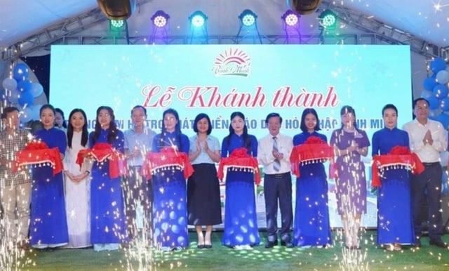 ខេត្ត Quang Tri មានមជ្ឈមណ្ឌលជំនួយបន្ថែមសម្រាប់កុមារដែលមានជំងឺអូទីស្សឹម - រូបថត ១. Quảng Trị có thêm trung tâm hỗ trợ cho trẻ em rối loạn tự kỷ- Ảnh 1.