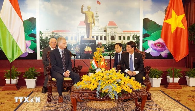 ttxvn-chu-tich-quoc-hoi-hungary-2.jpg