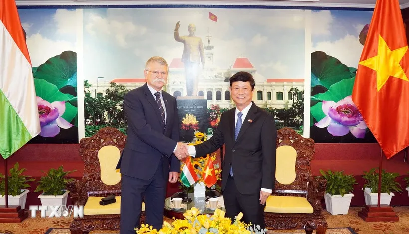 Vorsitzender der ungarischen Nationalversammlung: Ho-Chi-Minh-Stadt hat sich in jeder Hinsicht bemerkenswert entwickelt – Foto 1. Chủ tịch Quốc hội Hungary: TP Hồ Chí Minh đã phát triển vượt bậc về mọi mặt- Ảnh 1.