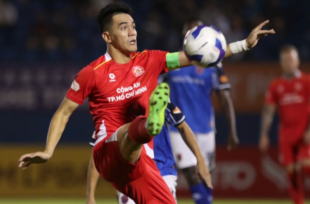 Comments on the match between CA TP.HCM vs Ha Tinh, 7:15 p.m. on October 19: When the