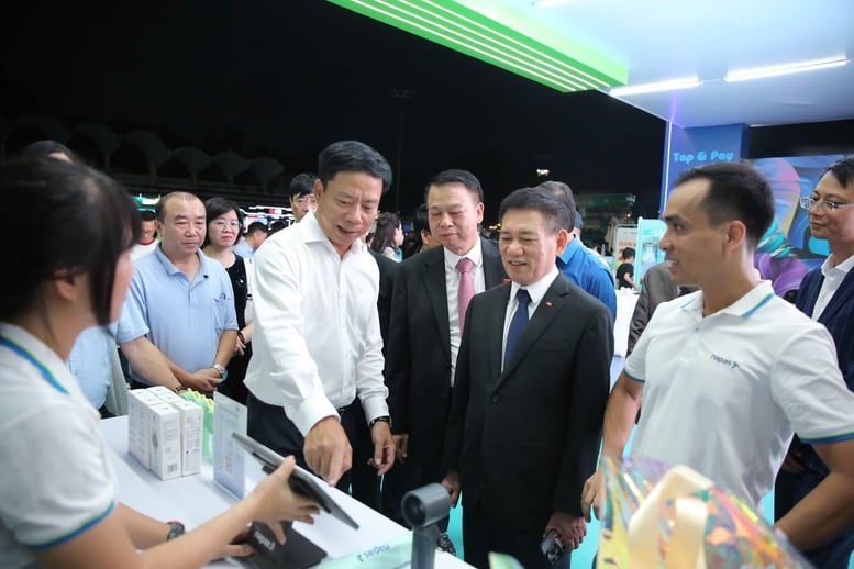 ពិធីបុណ្យ Wave Festival 2025៖ 'ការប៉ះមួយ - ការទុកចិត្តមួយម៉ឺន' រីករាលដាលការទូទាត់ឌីជីថល - រូបថត 4 ។ Sóng Festival 2025: 'Một chạm - Vạn niềm tin' lan tỏa thanh toán số- Ảnh 4.