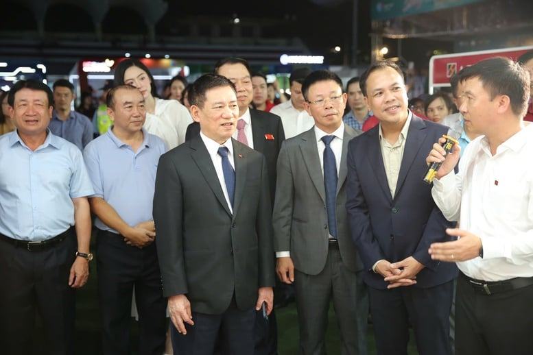 ពិធីបុណ្យ Wave Festival 2025៖ 'ការប៉ះមួយ - ការទុកចិត្តមួយម៉ឺន' រីករាលដាលការទូទាត់ឌីជីថល - រូបថត 5 ។ Sóng Festival 2025: 'Một chạm - Vạn niềm tin' lan tỏa thanh toán số- Ảnh 5.