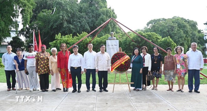 ttxvn-ly-luan-cach-mang-viet-nam-cuba-3.jpg