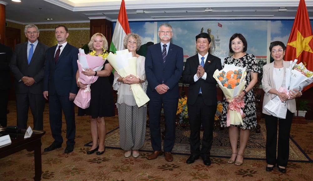 chu-tich-quoc-hoi-Hungary-6.jpg