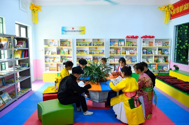 برابری در دسترسی به دانش: تحول دیجیتال کتابخانهها در مناطق محروم - عکس ۱. Bình đẳng trong tiếp cận tri thức: Chuyển đổi số thư viện vùng khó khăn - Ảnh 1.