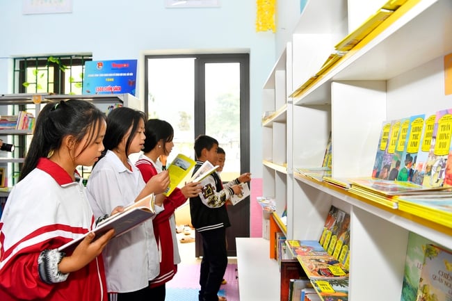 برابری در دسترسی به دانش: تحول دیجیتال کتابخانهها در مناطق محروم - عکس ۲. Bình đẳng trong tiếp cận tri thức: Chuyển đổi số thư viện vùng khó khăn - Ảnh 2.
