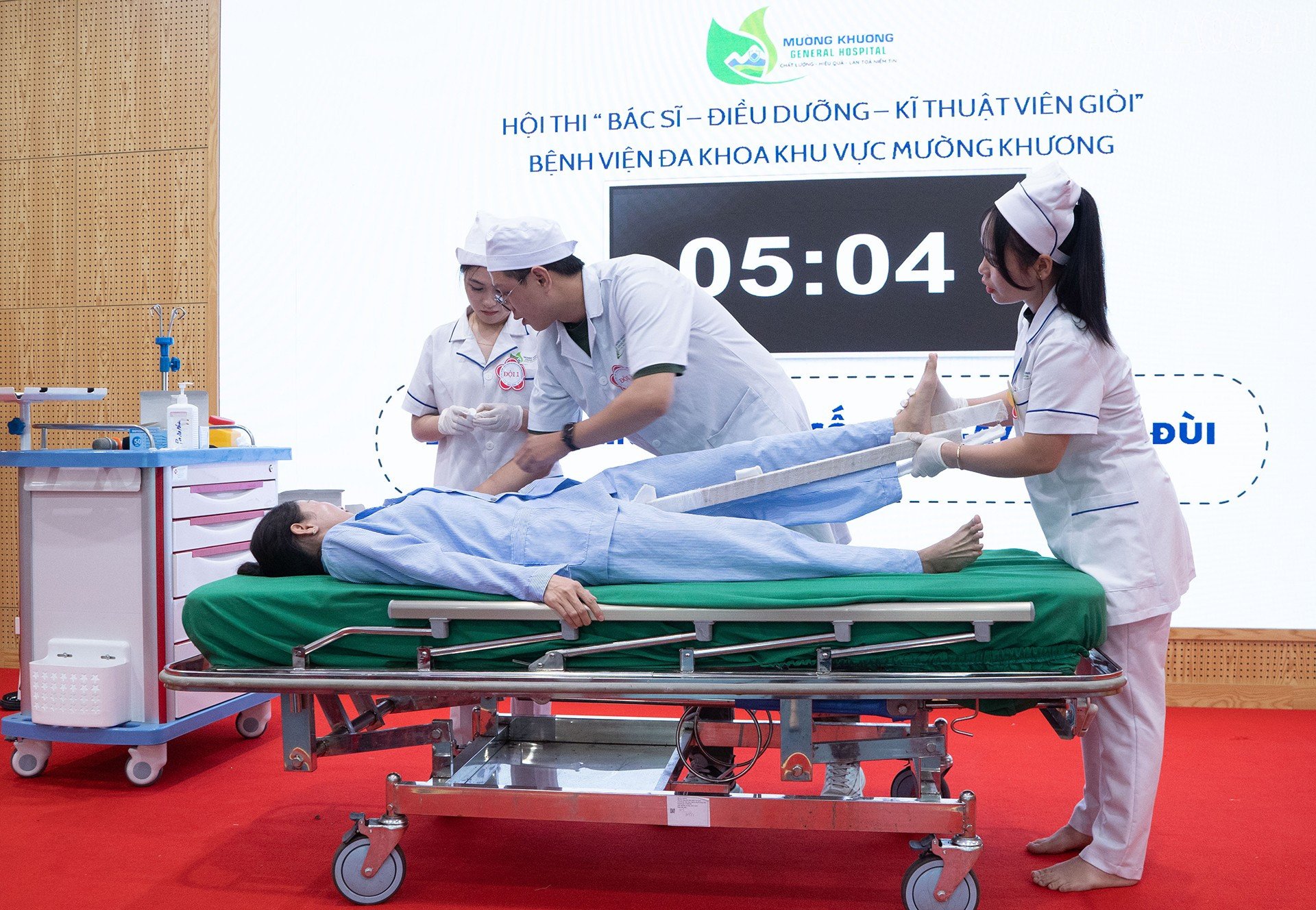 baolaocai-tr_cac-doi-thi-thuc-hanh-tren-nguoi.jpg