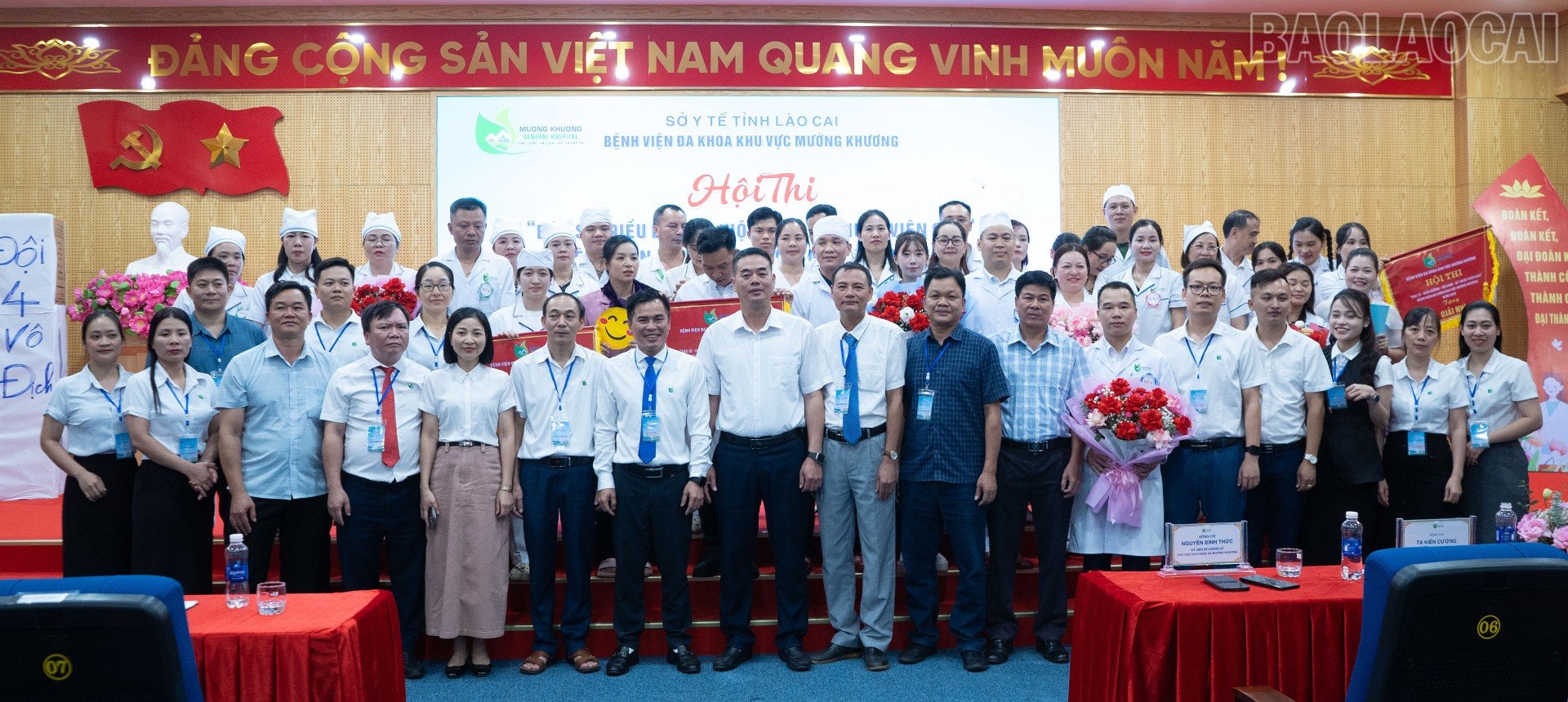 baolaocai-tr_cac-dai-bieu-chup-luu-niem.jpg