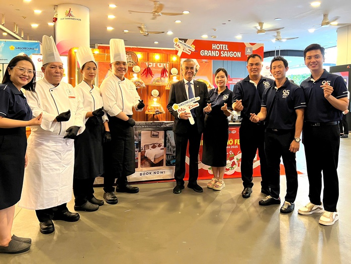 Saigontourist Group сотрудничает с газетой Tuoi Tre для совместной организации «Вьетнамского фестиваля супа Фо 2025» в Сингапуре - Фото 4.