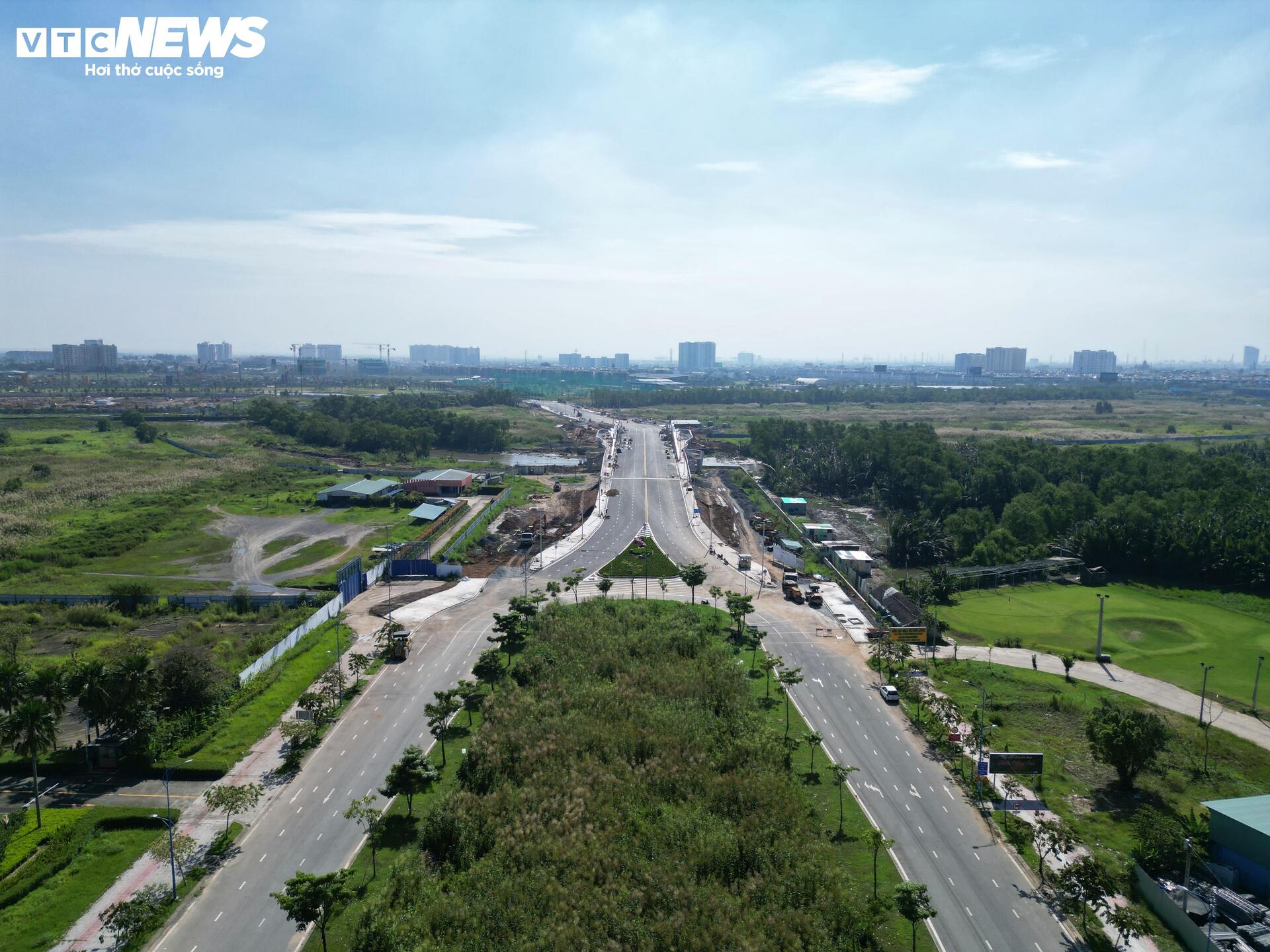 ホーチミン市東部の交通渋滞を軽減する、リエン・フオン道路の完成間近のクローズアップ - 9