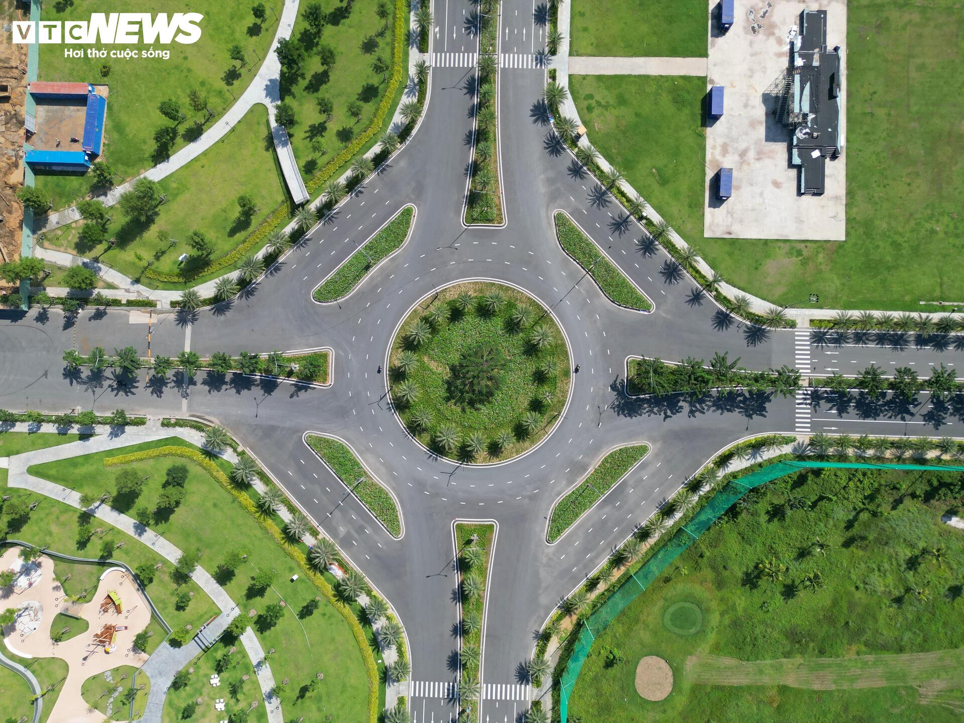 ホーチミン市東部の交通渋滞を軽減する、リエン・フォン道路の完成間近のクローズアップ - 10