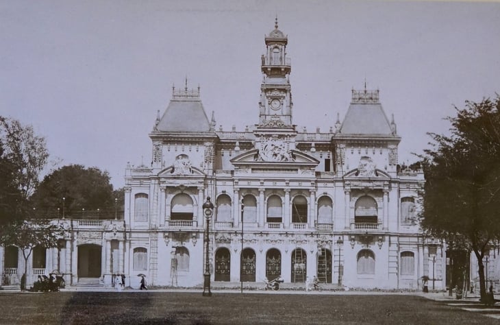 មើលរូបថតរបស់ Opera House គណៈកម្មាធិការប្រជាជនទីក្រុងហូជីមិញ និងទន្លេ Saigon ថតដោយវេជ្ជបណ្ឌិតជនជាតិហុងគ្រីកាលពីជាងមួយសតវត្សមុន - រូបថត ២. Ngắm ảnh Nhà hát, UBND TP.HCM, sông Sài Gòn do bác sĩ người Hungary chụp hơn 100 năm trước - Ảnh 5.
