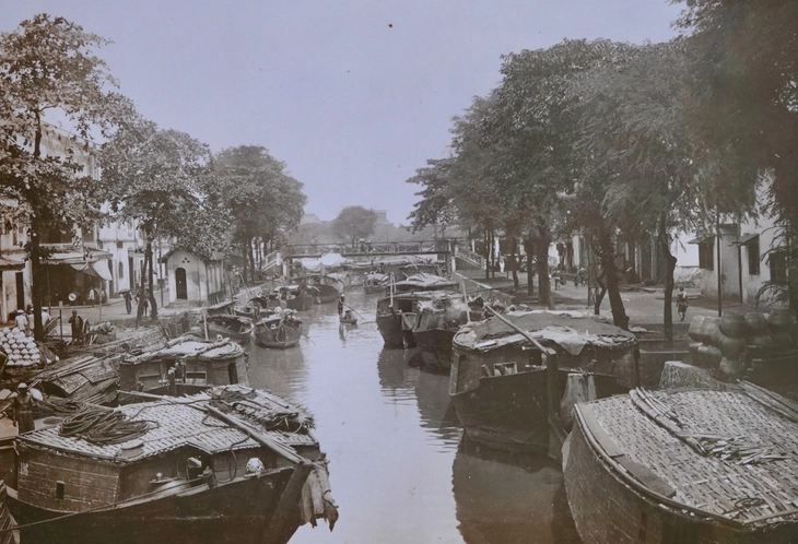 មើលរូបថតរបស់ Opera House គណៈកម្មាធិការប្រជាជនទីក្រុងហូជីមិញ និងទន្លេ Saigon ថតដោយវេជ្ជបណ្ឌិតជនជាតិហុងគ្រីកាលពីជាង 100 ឆ្នាំមុន - រូបថតទី 6 ។ Ngắm ảnh Nhà hát, UBND TP.HCM, sông Sài Gòn do bác sĩ người Hungary chụp hơn 100 năm trước - Ảnh 9.