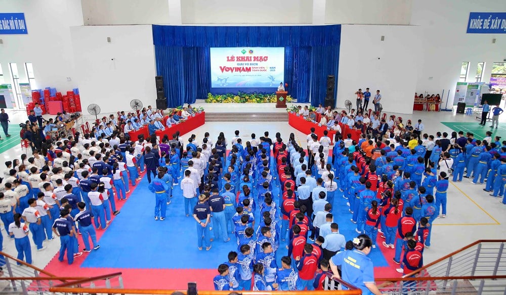 អត្តពលិក និងគ្រូបង្វឹកជាង 500 នាក់ចូលរួមក្នុងការប្រកួតកីឡាវ៉ូវីណាមសិស្សថ្នាក់ជាតិឆ្នាំ 2025 - រូបថត 1