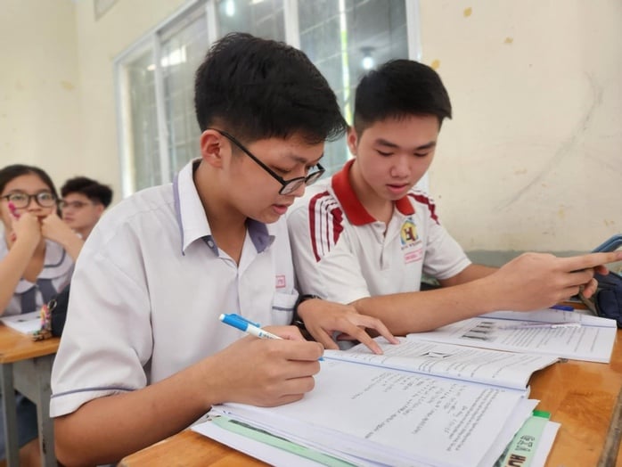Những nội dung nào giáo viên phải dạy miễn phí cho học sinh? - Ảnh 1.