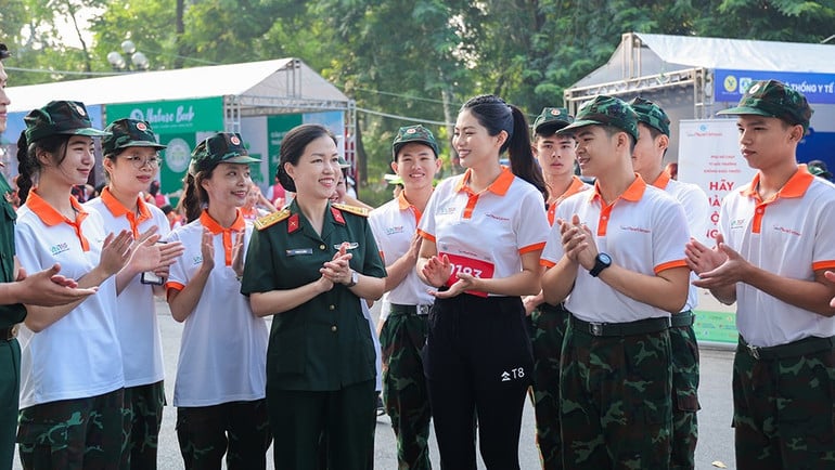 vuhuonggiang1.jpg