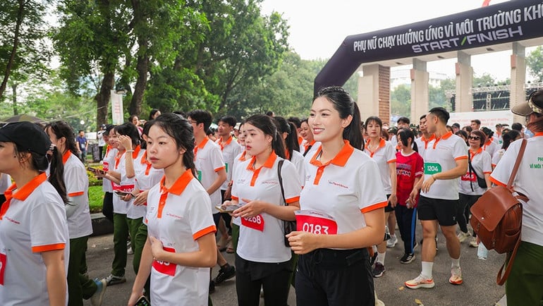 vuhuonggiang2.jpg