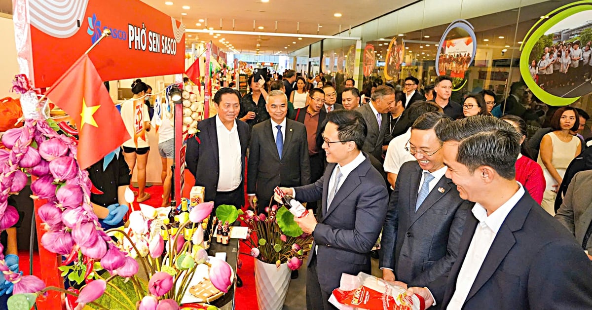 Phở và nỗ lực xúc tiến hàng Việt tại Singapore