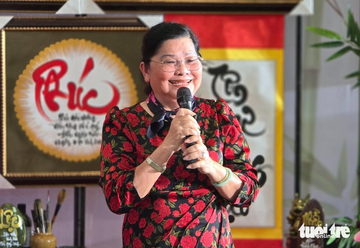Vid 85 års ålder skriver professor Trinh Quang Phu fortfarande om farbror Ho som en flödande flod - Foto 4. Bác Hồ - Ảnh 4.