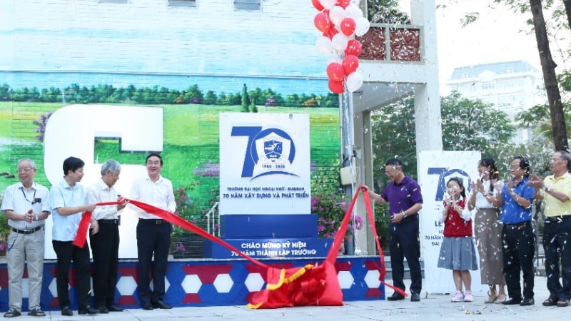 Das Jahr 2025 markiert den 70. Jahrestag der Gründung und Entwicklung der Universität für Sprachen und internationale Studien – Vietnam National University, Hanoi.