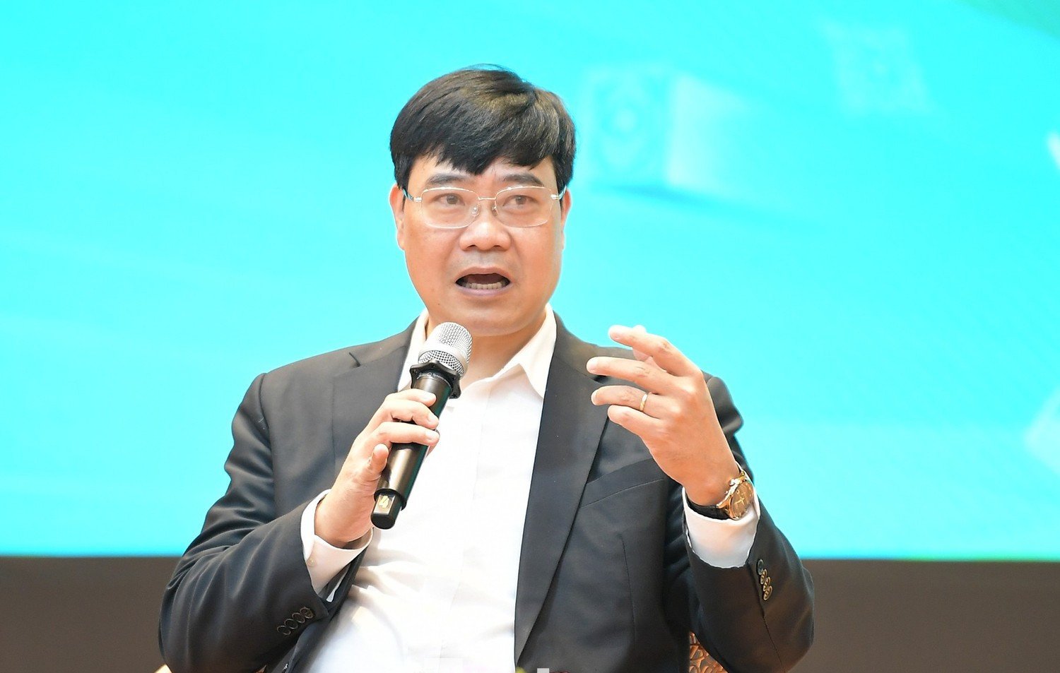 វរសេនីយ៍ឯក Nguyen Hong Quan.jpg