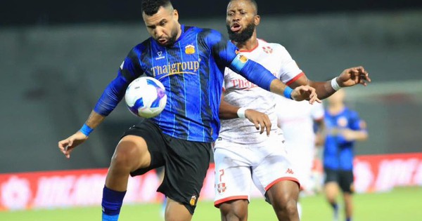 Clip: CLB Hoàng Anh Gia Lai thua đậm trên sân Lạch Tray