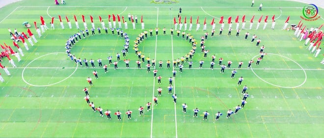 Quoc Oai kommun invigde jublande den första idrottsfestivalen - Foto 6. Xã Quốc Oai tưng bừng khai mạc Đại hội Thể dục Thể thao lần thứ Nhất- Ảnh 6.