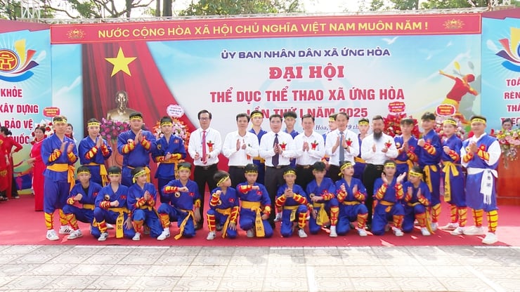Åpning av den første Ung Hoa kommunes sportsfestival - Foto 4. Khai mạc Đại hội thể dục - thể thao xã Ứng Hòa lần thứ I- Ảnh 4.