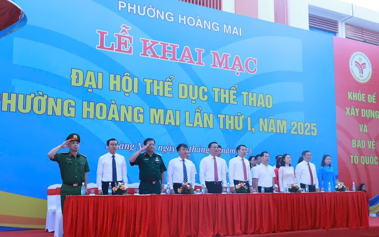 Các đại biểu dự Lễ khai mạc Đại hội thể dục, thể thao phường Hoàng Mai lần thứ I