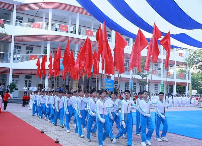អត្តពលិក 600 នាក់បានចូលរួមមហោស្រពកីឡា Hoang Mai Ward លើកទី 1 - រូបថតទី 2 ។ 600 vận động viên tham gia Đại hội thể dục, thể thao phường Hoàng Mai lần thứ I- Ảnh 2.