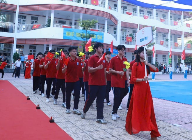 អត្តពលិក 600 នាក់បានចូលរួមពិធីបុណ្យកីឡា Hoang Mai Ward លើកទី 1 - រូបថតទី 4 ។ 600 vận động viên tham gia Đại hội thể dục, thể thao phường Hoàng Mai lần thứ I- Ảnh 4.