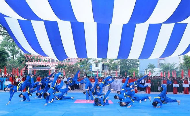 អត្តពលិក 600 នាក់បានចូលរួមពិធីបុណ្យកីឡា Hoang Mai Ward លើកទី 1 - រូបថត 13 ។ 600 vận động viên tham gia Đại hội thể dục, thể thao phường Hoàng Mai lần thứ I- Ảnh 13.
