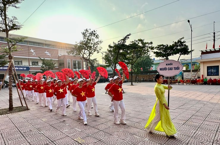 អត្តពលិកជិត១.៥០០នាក់បានចូលរួមមហោស្រពកីឡាឃុំដាយថាញ់លើកទី១ឆ្នាំ២០២៥ - រូបថត២. Gần 1.500 vận động viên tham gia Đại hội Thể dục Thể thao xã Đại Thanh lần thứ I, năm 2025- Ảnh 2.