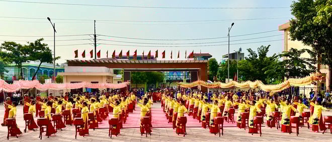 អត្តពលិកជិត 1500 នាក់ចូលរួមមហោស្រពកីឡាឃុំ Dai Thanh លើកទី 1 ឆ្នាំ 2025 - រូបថតទី 8 ។ Gần 1.500 vận động viên tham gia Đại hội Thể dục Thể thao xã Đại Thanh lần thứ I, năm 2025- Ảnh 8.