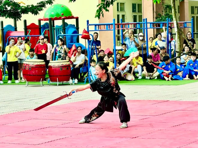 អត្តពលិកជិត១.៥០០នាក់បានចូលរួមមហោស្រពកីឡាឃុំដាយថាញ់លើកទី១ឆ្នាំ២០២៥ - រូបថត៩។ Gần 1.500 vận động viên tham gia Đại hội Thể dục Thể thao xã Đại Thanh lần thứ I, năm 2025- Ảnh 9.