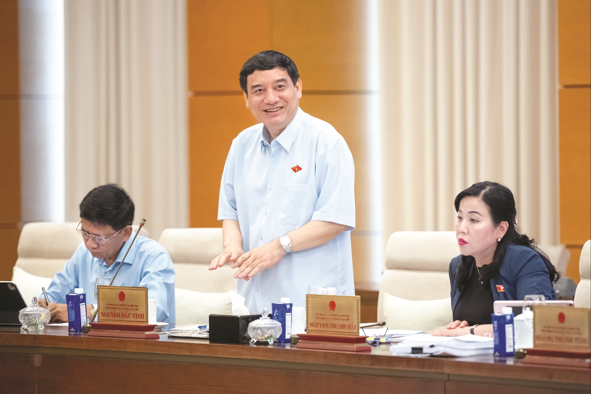 z72_6337-cn-uy-ban-van-hoa-va-xa-hoi-nguyen-dac-vinh.jpg