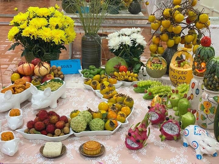 ជាមួយ​នឹង​ផ្លែឈើ​ជាច្រើន​ប្រភេទ ថាស​បុណ្យ​ពាក់​កណ្តាល​សរទរដូវ​នេះ​ត្រូវ​បាន​រៀបចំ​ជា​ទម្រង់​ផែនទី​ប្រទេស​វៀតណាម។ (រូបថត៖ Nguyen Ngoc Xuan)
