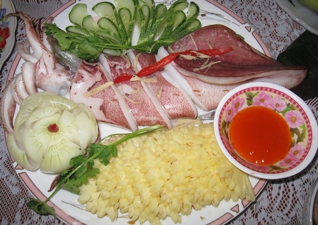 Đến Sa Huỳnh nhớ ăn mực hấp gừng - Ảnh 1.