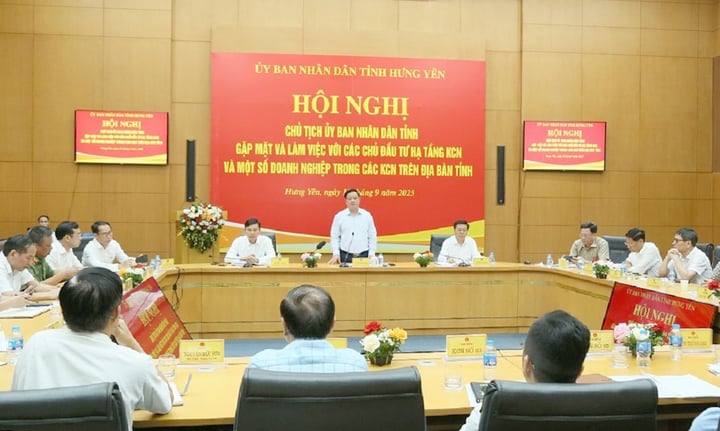 Mr. Nguyen Khac Than - Chairman of Hung Yen Provincial People's Committee - affirmed that the province is committed to always listening to and accompanying businesses, creating the most favorable conditions for the sustainable development of the business community. (Photo: Tat Dat)
